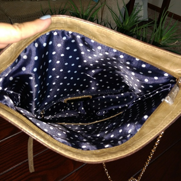 Urban Expressions Envelope Clutch with Chain Strap - Picture 5 of 6